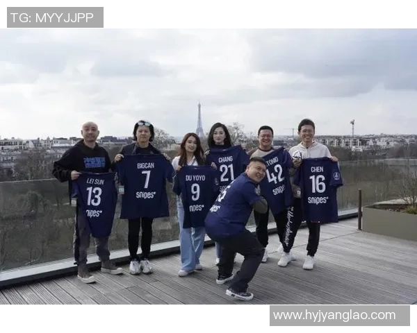 足球明星背包时尚搭配全景展示让你领略潮流与运动的完美结合